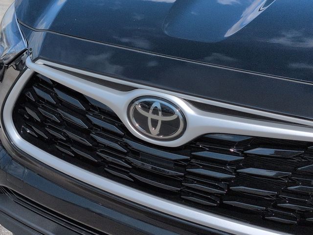 Thumbnail: 2023 Toyota Highlander - 7