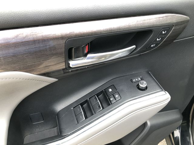 Thumbnail: 2023 Toyota Highlander - 34