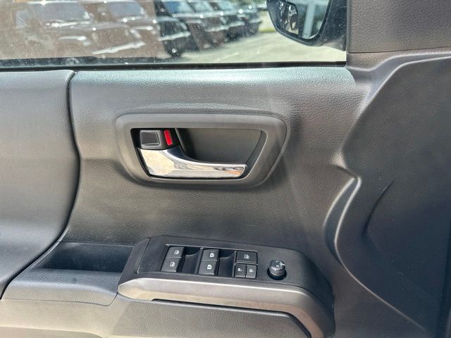 Thumbnail: 2021 Toyota Tacoma - 15