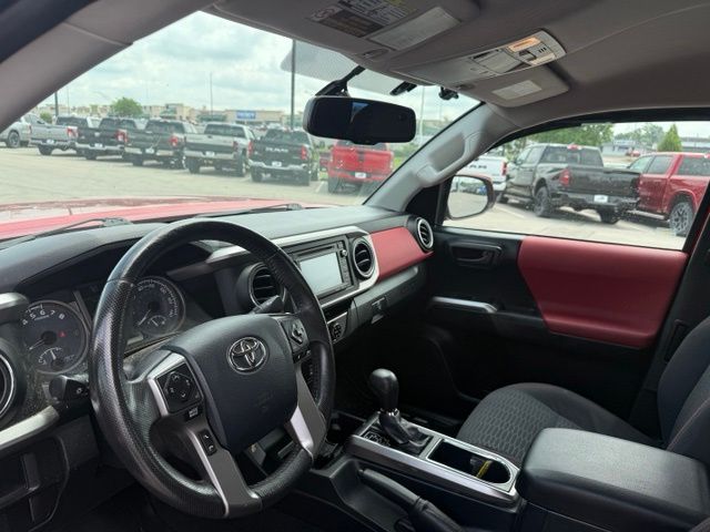 Thumbnail: 2017 Toyota Tacoma - 10
