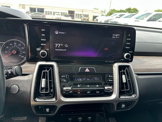 Thumbnail: 2022 Kia Sorento - 9