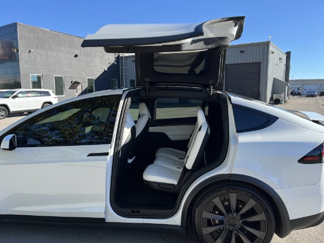 Thumbnail: 2022 Tesla Model X - 36