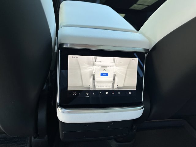 Thumbnail: 2022 Tesla Model X - 37