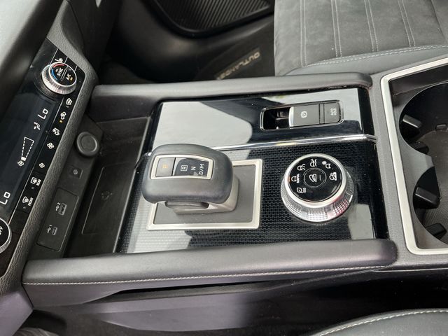 Thumbnail: 2022 Mitsubishi Outlander - 14
