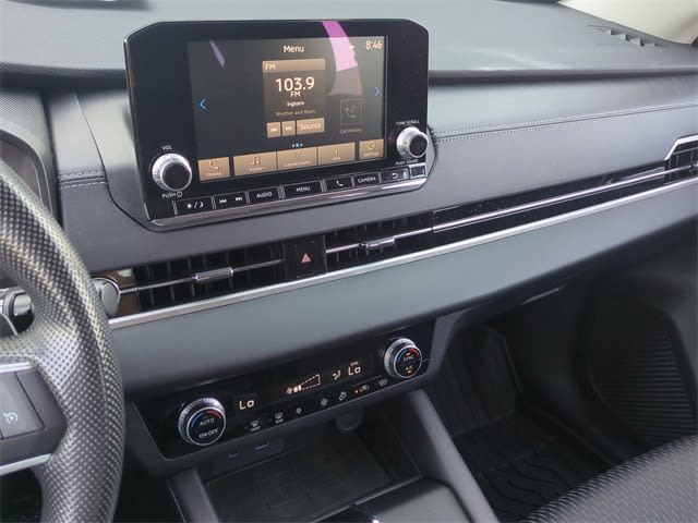 Thumbnail: 2024 Mitsubishi Outlander - 15