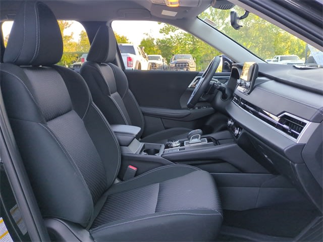 Thumbnail: 2024 Mitsubishi Outlander - 12