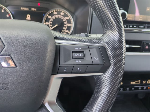 Thumbnail: 2024 Mitsubishi Outlander - 30