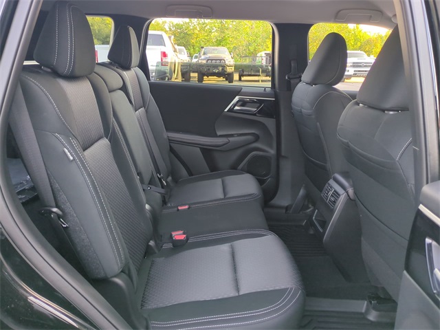 Thumbnail: 2024 Mitsubishi Outlander - 28