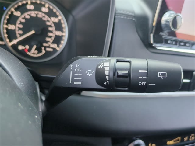 Thumbnail: 2024 Mitsubishi Outlander - 31