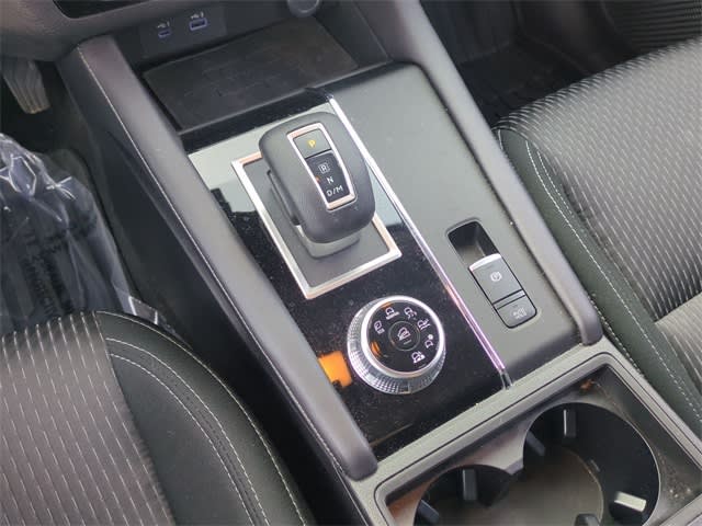 Thumbnail: 2024 Mitsubishi Outlander - 16