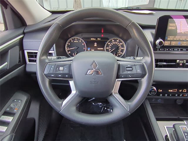 Thumbnail: 2024 Mitsubishi Outlander - 14