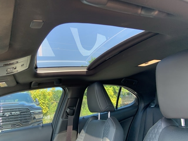 Thumbnail: 2020 Lexus UX - 13