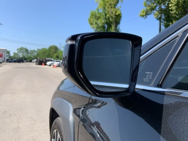 Thumbnail: 2020 Lexus UX - 8