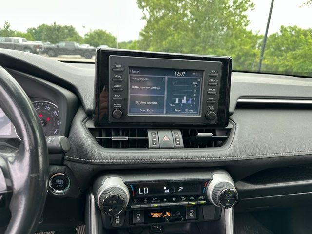 Thumbnail: 2019 Toyota RAV4 - 9