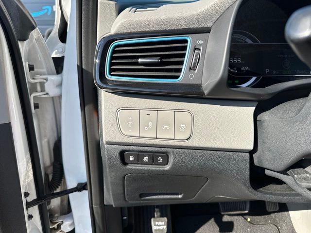 Thumbnail: 2019 Kia Niro - 17
