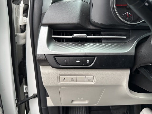 Thumbnail: 2023 Kia Carnival - 15