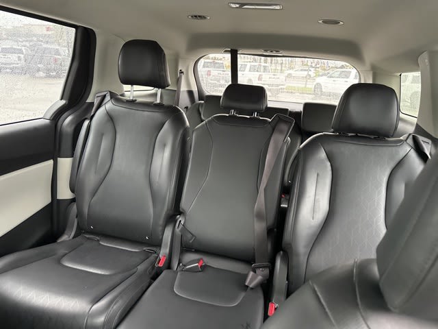 Thumbnail: 2023 Kia Carnival - 9