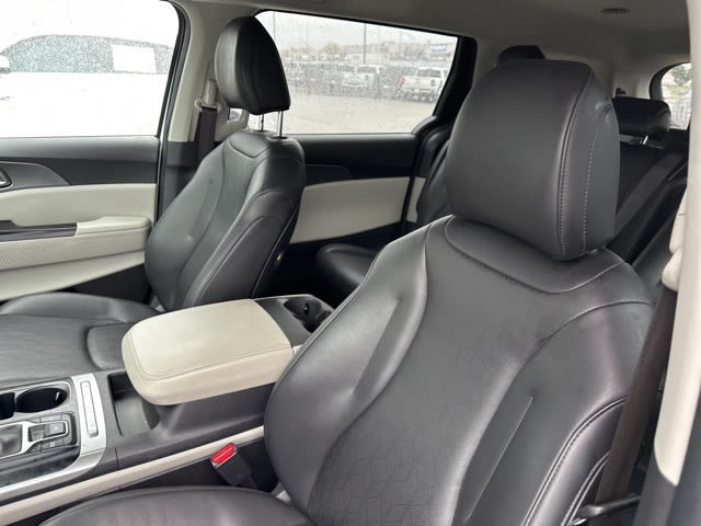 Thumbnail: 2023 Kia Carnival - 8