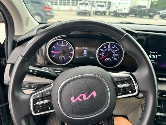 Thumbnail: 2023 Kia Carnival - 4