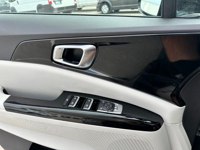 Thumbnail: 2023 Kia Carnival - 13