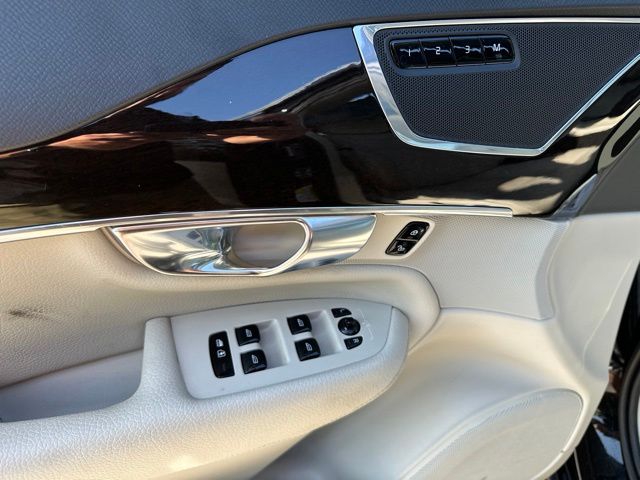 Thumbnail: 2019 Volvo XC90 - 16