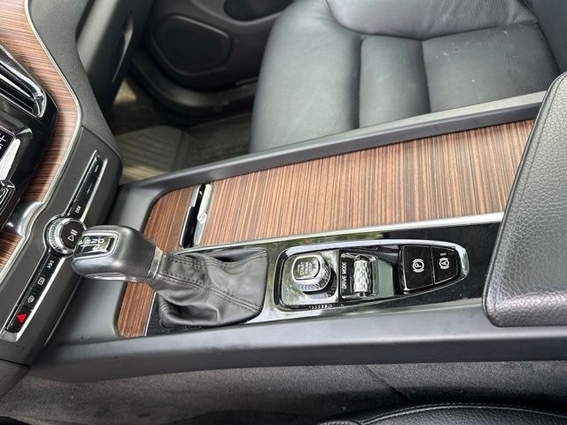 Thumbnail: 2021 Volvo XC60 - 11