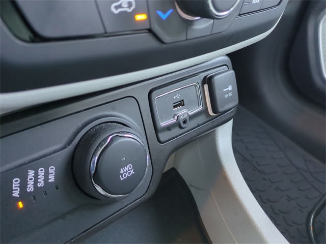 Thumbnail: 2021 Jeep Renegade - 37