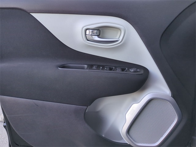 Thumbnail: 2021 Jeep Renegade - 36