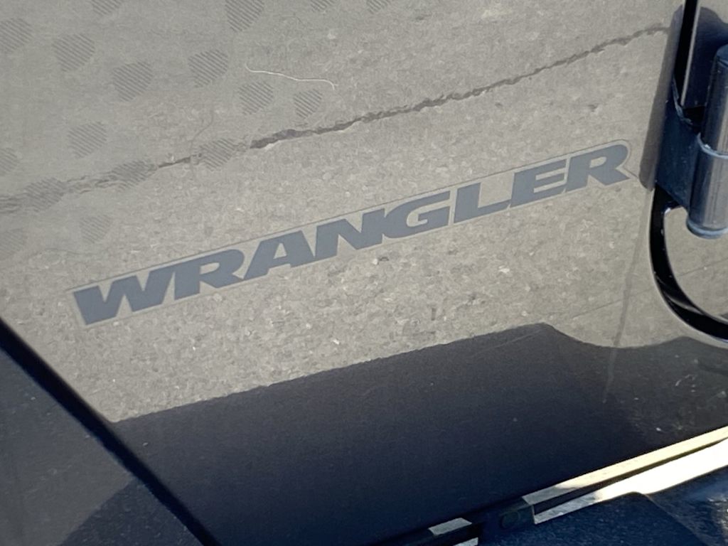 2016 Jeep Wrangler Sahara 24