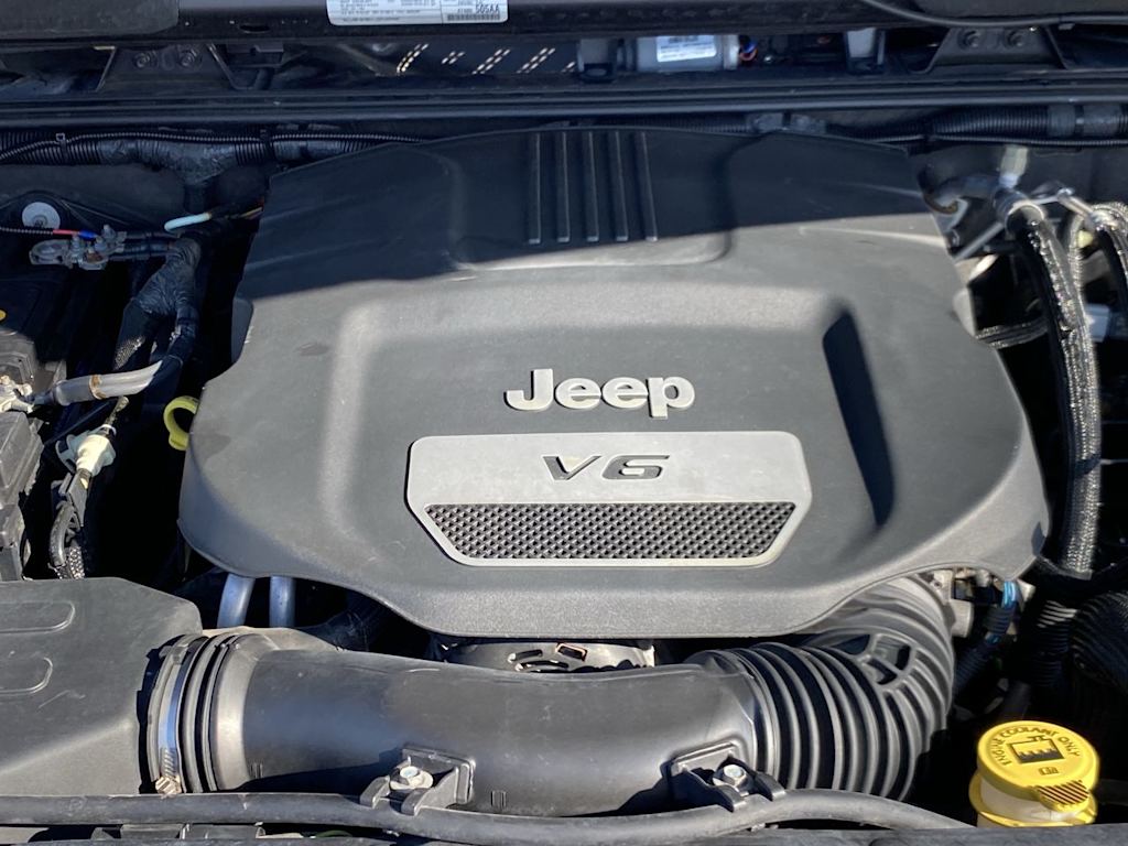 2016 Jeep Wrangler Sahara 9
