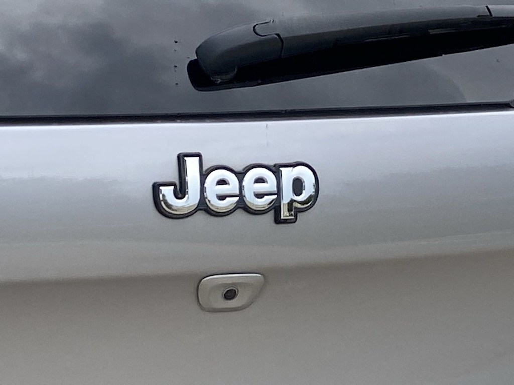 Thumbnail: 2018 Jeep Cherokee - 24