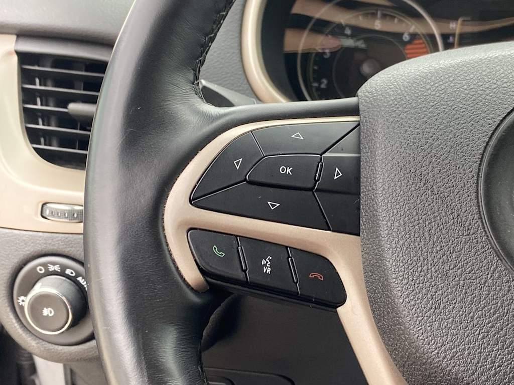 Thumbnail: 2018 Jeep Cherokee - 28