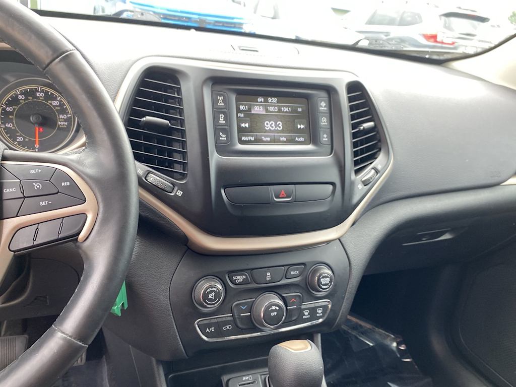 Thumbnail: 2018 Jeep Cherokee - 14