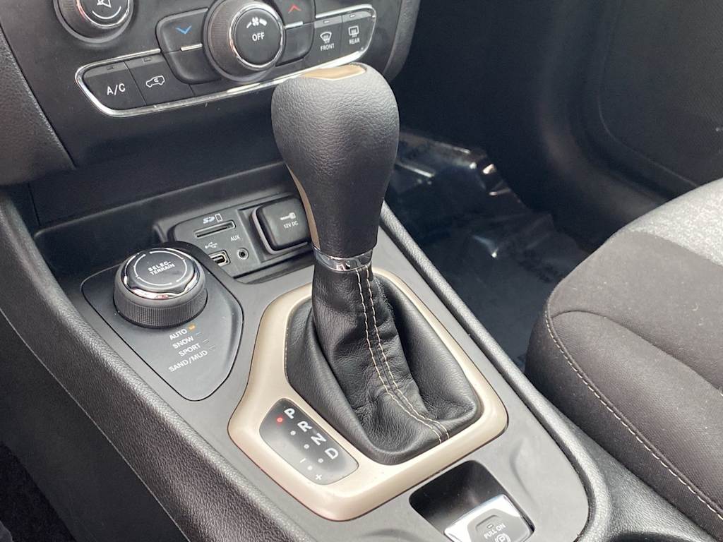 Thumbnail: 2018 Jeep Cherokee - 33