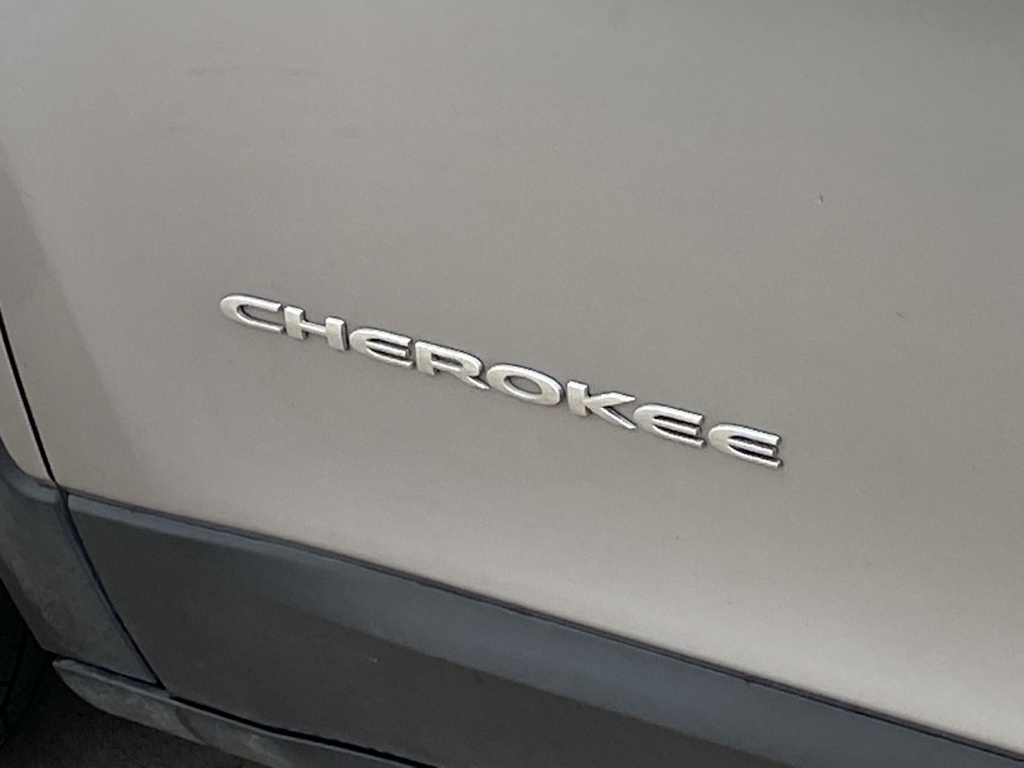 Thumbnail: 2018 Jeep Cherokee - 25