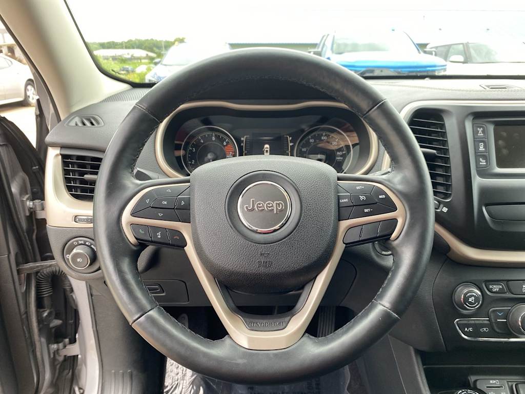 Thumbnail: 2018 Jeep Cherokee - 13