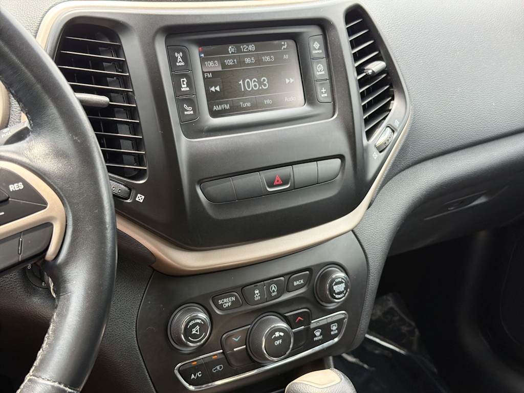 Thumbnail: 2015 Jeep Cherokee - 15