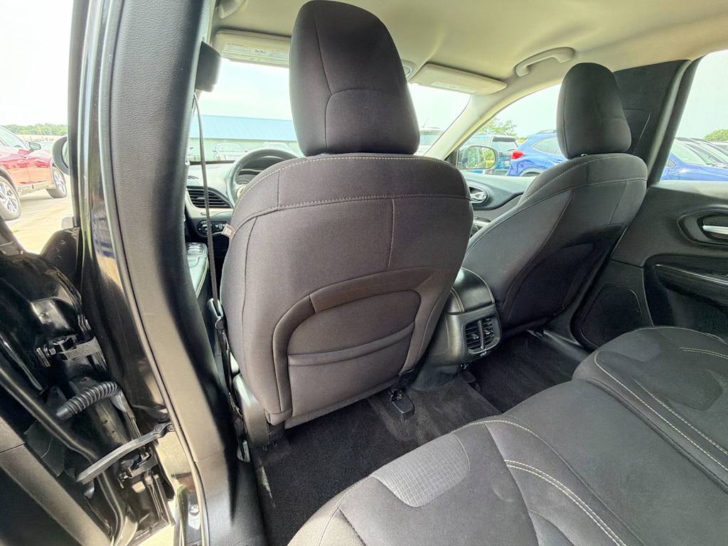 Thumbnail: 2015 Jeep Cherokee - 12