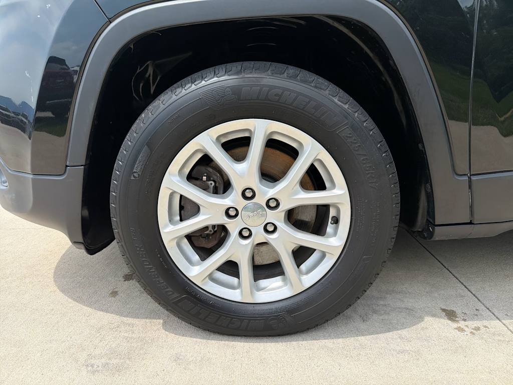 Thumbnail: 2015 Jeep Cherokee - 8