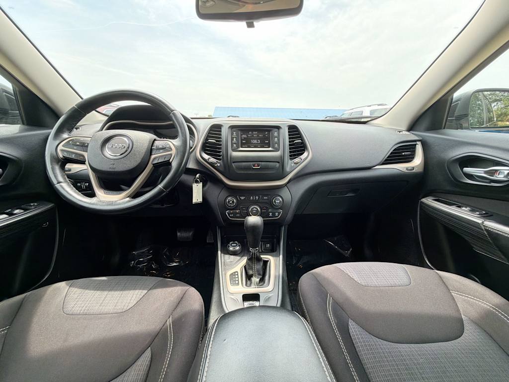 Thumbnail: 2015 Jeep Cherokee - 10