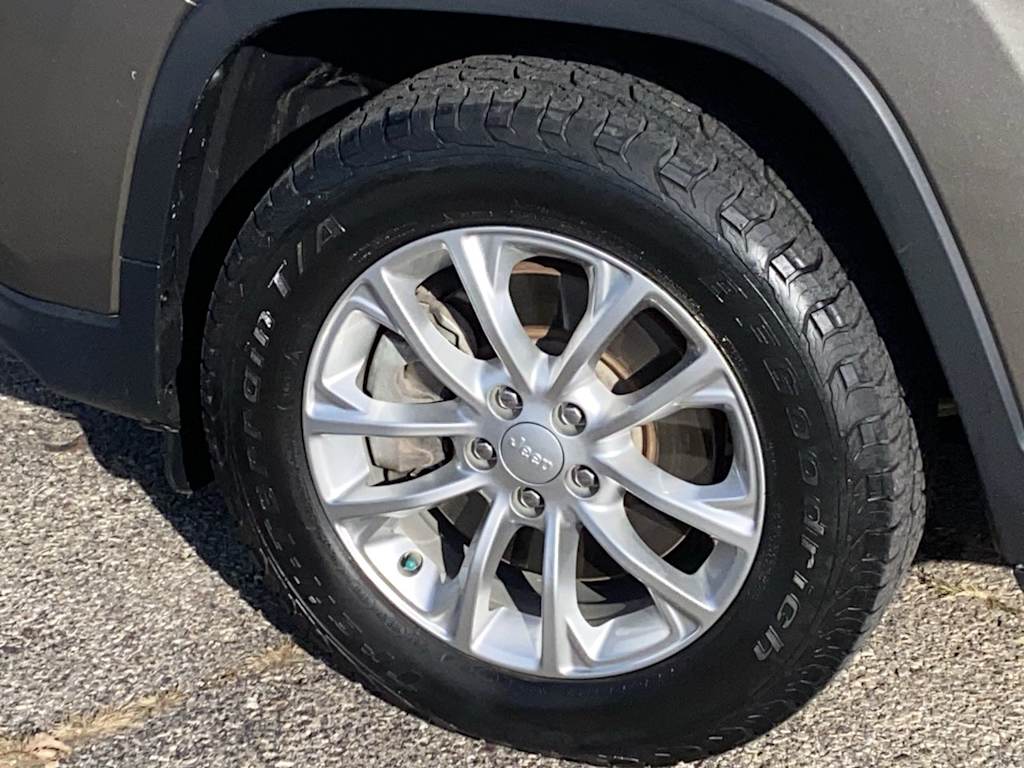 Thumbnail: 2019 Jeep Cherokee - 7