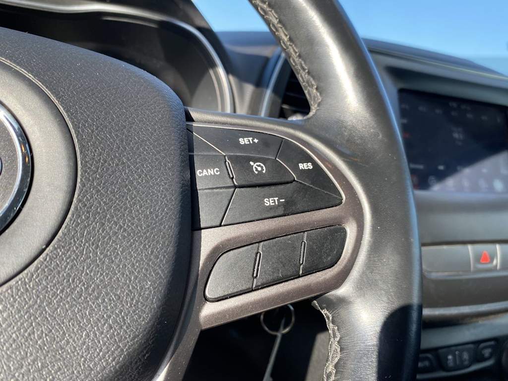 Thumbnail: 2019 Jeep Cherokee - 29