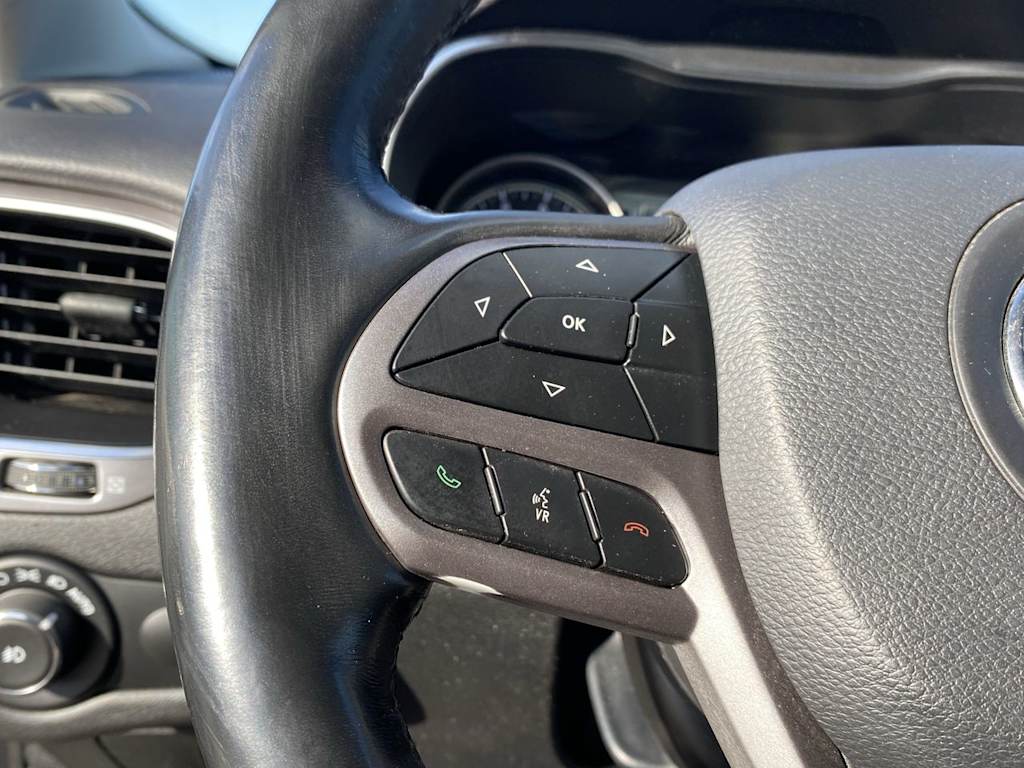 Thumbnail: 2019 Jeep Cherokee - 28