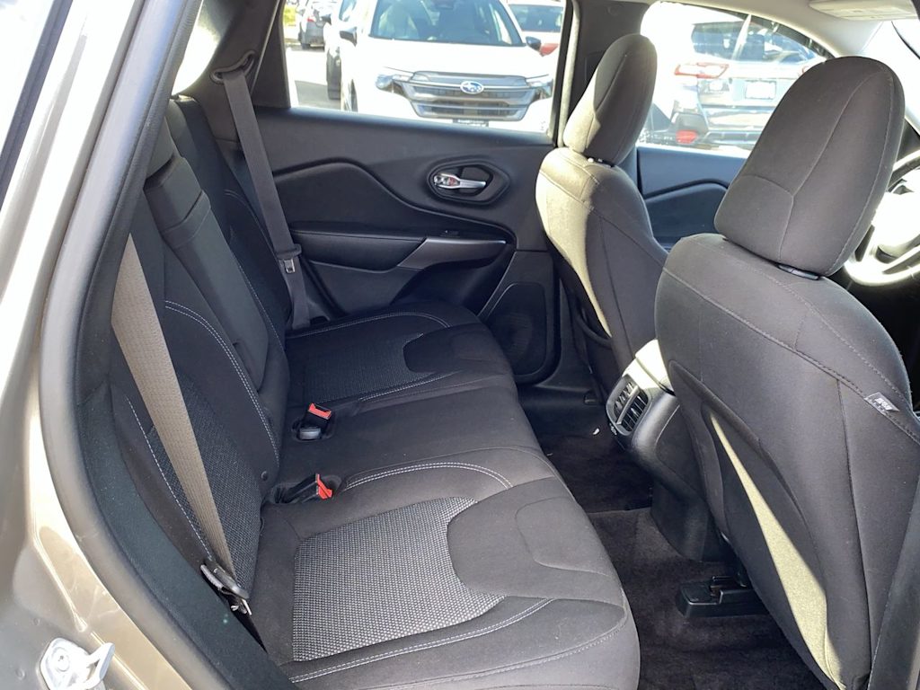 Thumbnail: 2019 Jeep Cherokee - 27