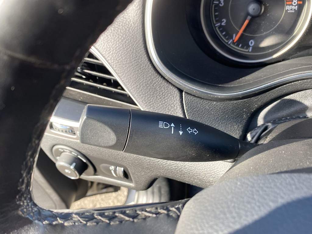 Thumbnail: 2019 Jeep Cherokee - 15