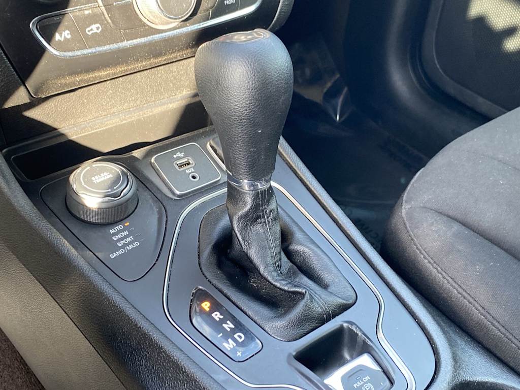 Thumbnail: 2019 Jeep Cherokee - 33