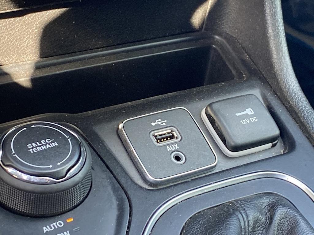 Thumbnail: 2019 Jeep Cherokee - 32