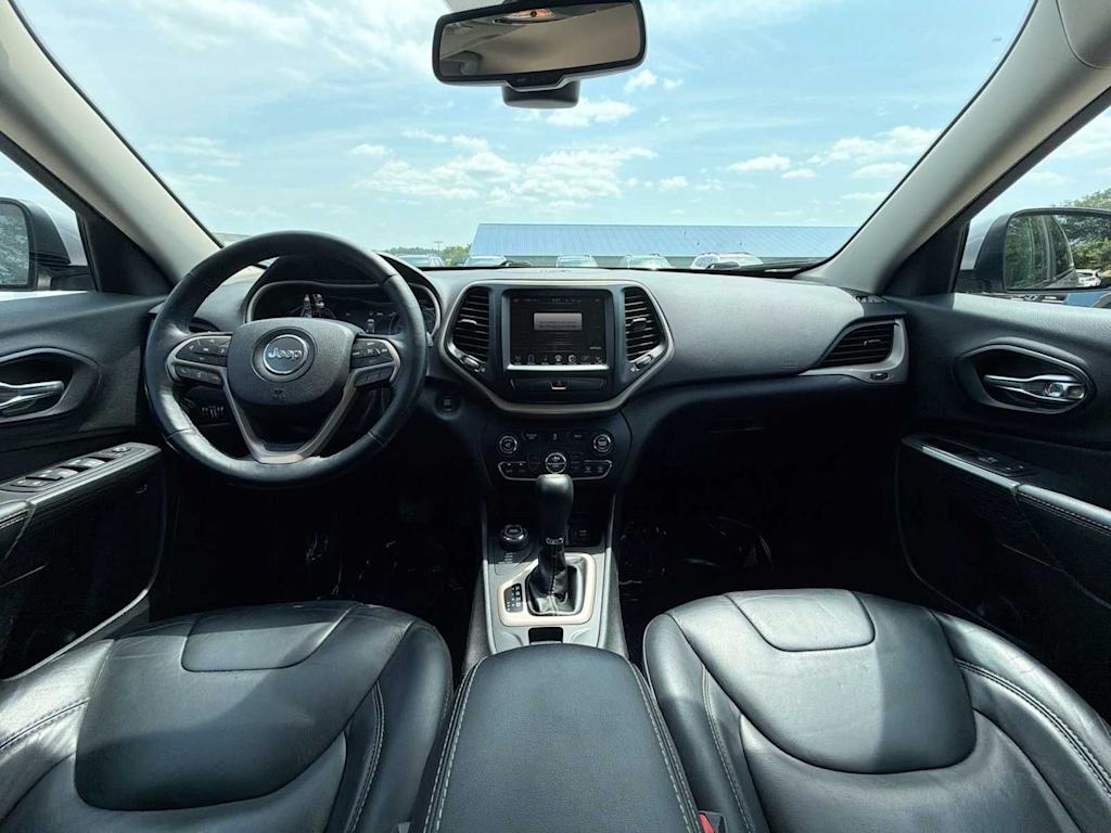 Thumbnail: 2017 Jeep Cherokee - 8