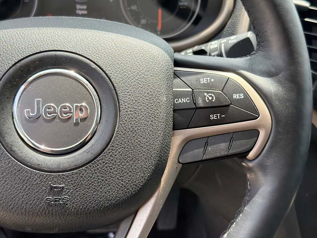 Thumbnail: 2017 Jeep Cherokee - 27