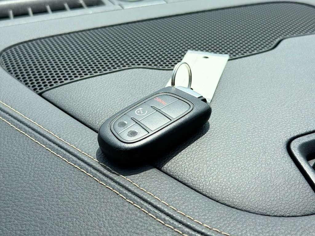 Thumbnail: 2017 Jeep Cherokee - 17